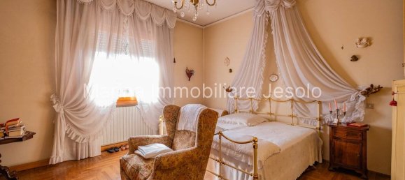Apartamento de 3 dormitorios en Jesolo, Italy No. 260316 18