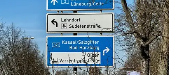 12-salle Bâtiment à Braunschweig, Germany No. 250689 4