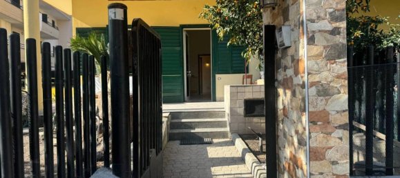 3 rooms Apartment in Cimitile, Italy No. 38306 9