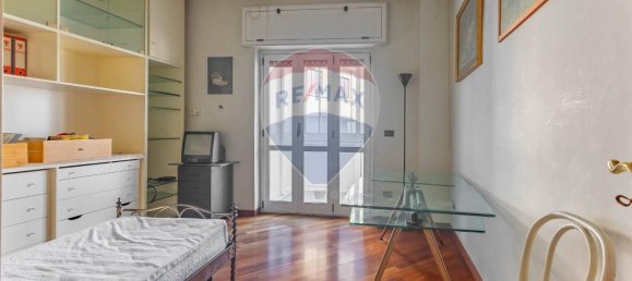 Apartamento de 9 habitaciónes en Bari, Italy No. 41017 43
