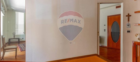 Apartamento de 9 habitaciónes en Bari, Italy No. 41017 11