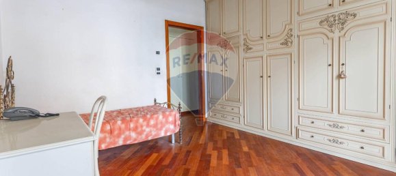 Apartamento de 9 habitaciónes en Bari, Italy No. 41017 37