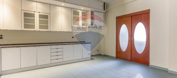 Apartamento de 9 habitaciónes en Bari, Italy No. 41017 28