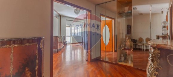 Apartamento de 9 habitaciónes en Bari, Italy No. 41017 8