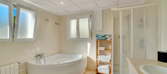 4 bedrooms Villa in Altea, Spain No. 167991 3