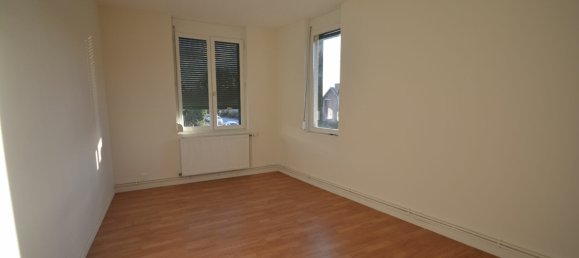 3 bedrooms Building in La Fere, France No. 83365 7