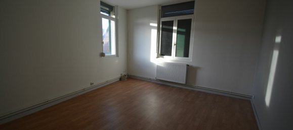 3 bedrooms Building in La Fere, France No. 83365 5