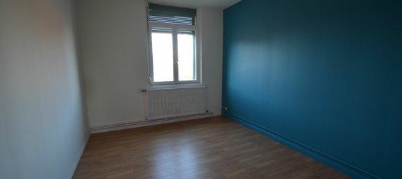 3 bedrooms Building in La Fere, France No. 83365 6