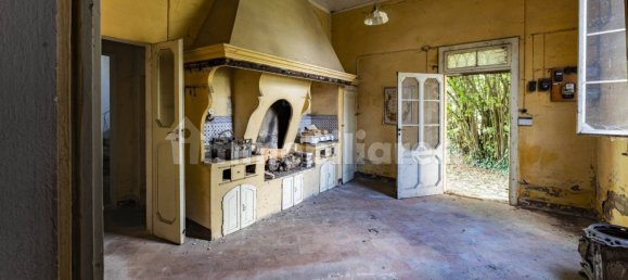 5 bedrooms Villa in Modena, Italy No. 379659 6