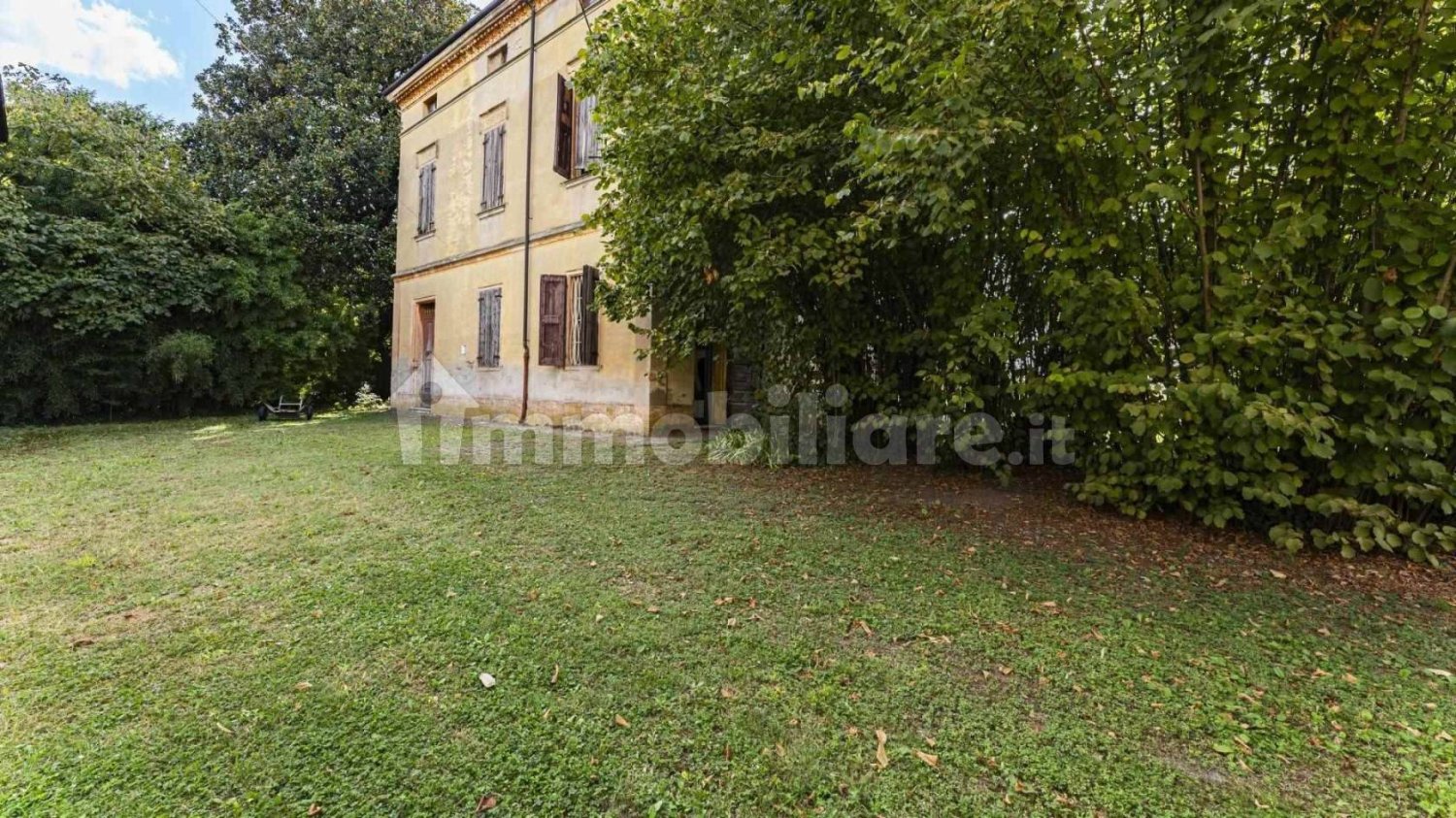 5 bedrooms Villa in Modena, Italy No. 379659