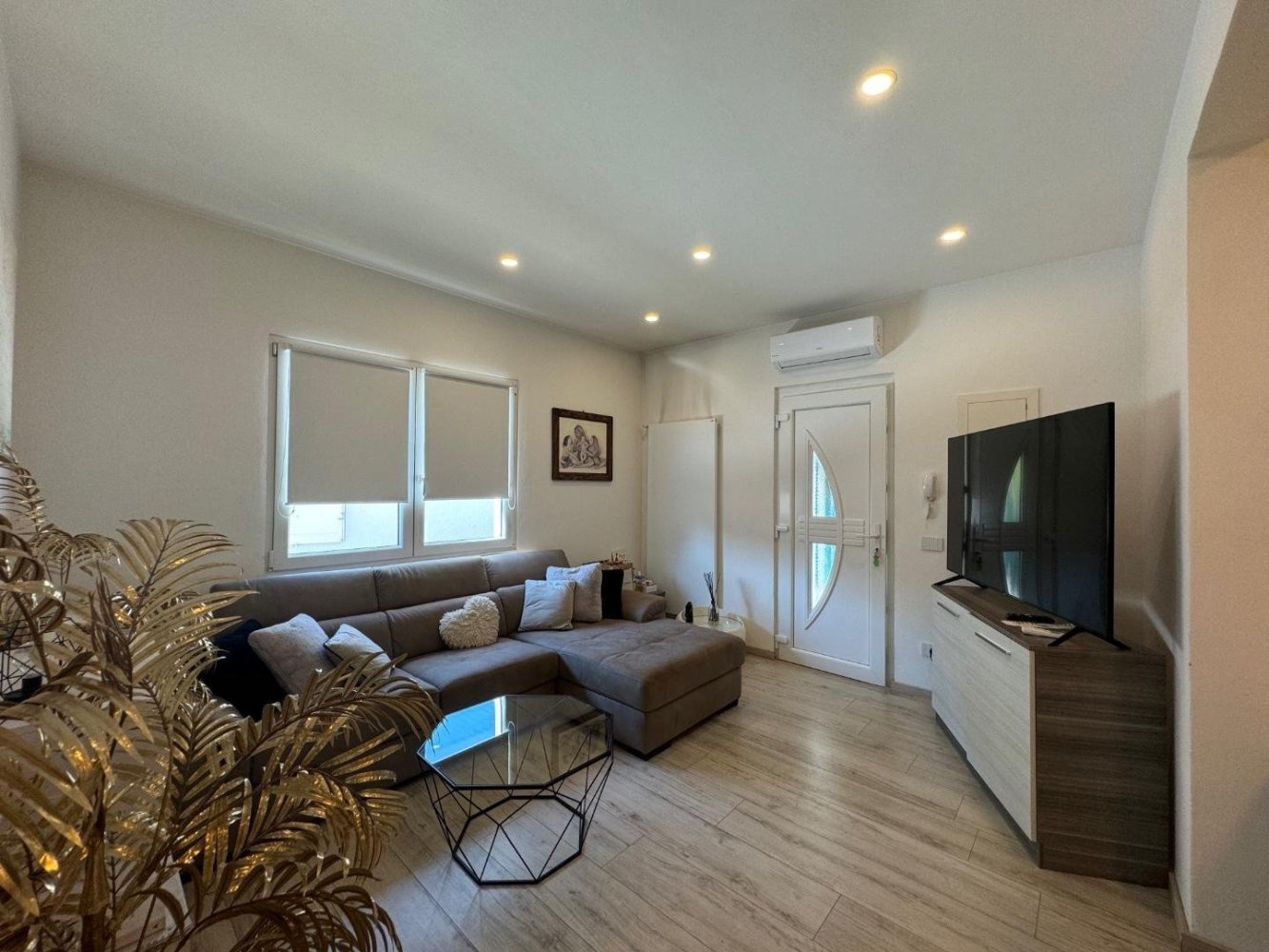 3 bedrooms Castles in Forte dei Marmi, Italy No. 155570