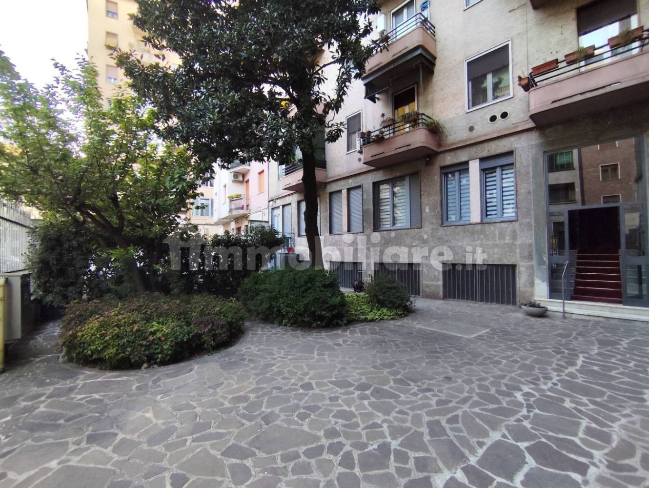 2 bedrooms Apartment in Milan, Italy No. 378537