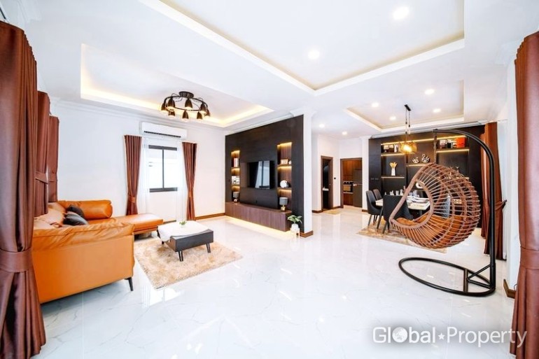 Casa de 3 dormitorios en Pattaya, Thailand No. 58368