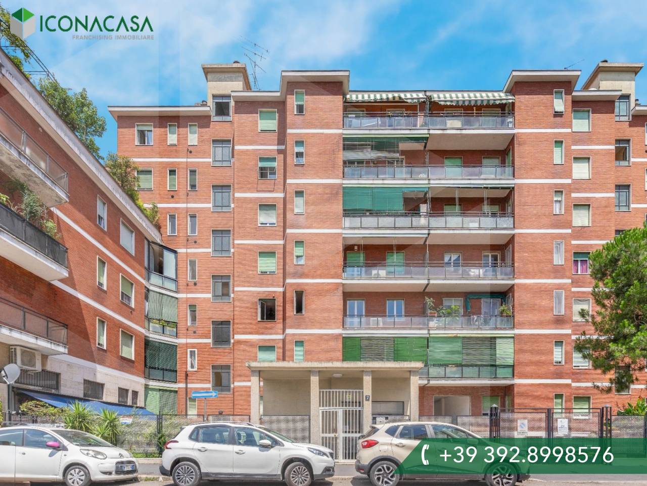 3 rooms Apartment in Milan, Italy No. 241884