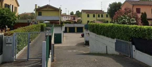 32m² Garage in Villorba, Italy No. 298996 2