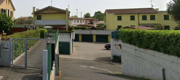 32m² Garage in Villorba, Italy No. 298996 3