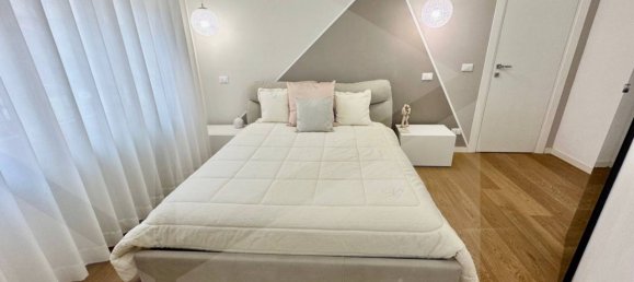 4 rooms Apartment in Bologna, Italy No. 20573 5