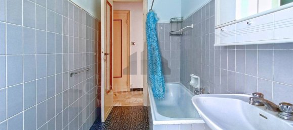 2 bedrooms Apartment in Genoa, Italy No. 36575 10