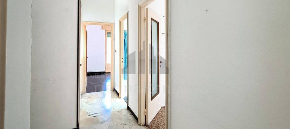 2 bedrooms Apartment in Genoa, Italy No. 36575 7