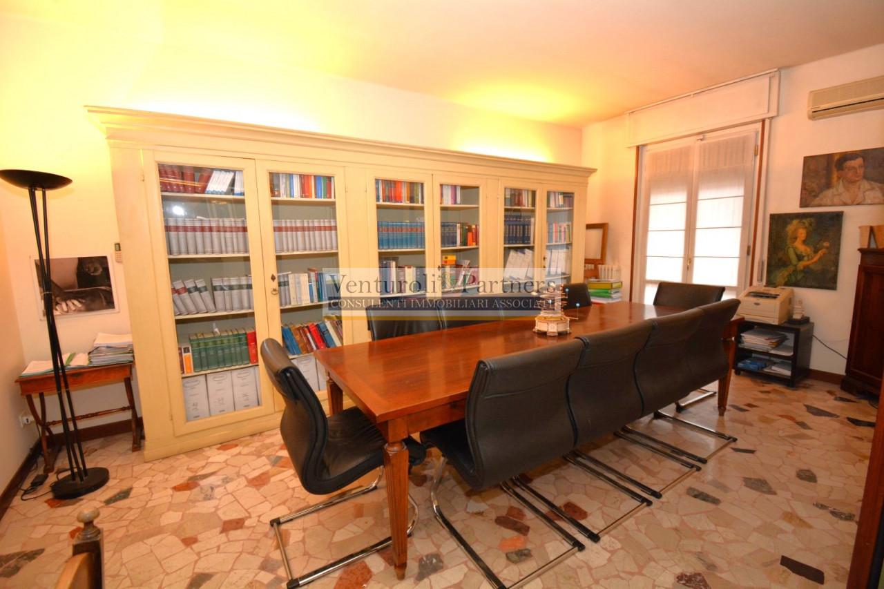 4 rooms Apartment in Brescia, Italy No. 87013