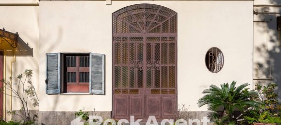 1 chambre Appartement à Naples, Italy No. 304620 11