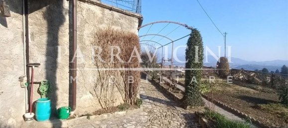 Casa de 9 habitaciónes en Albavilla, Italy No. 14018 9