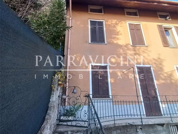 Casa de 9 habitaciónes en Albavilla, Italy No. 14018