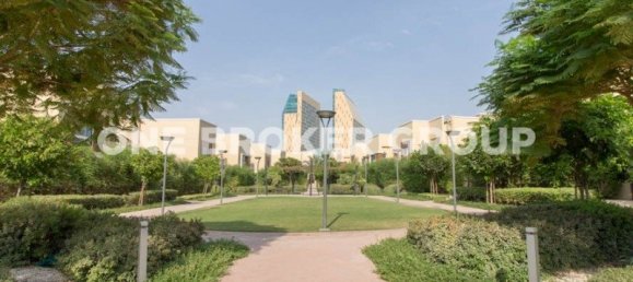 3 bedrooms Villa in Al Barsha, UAE No. 1145 16
