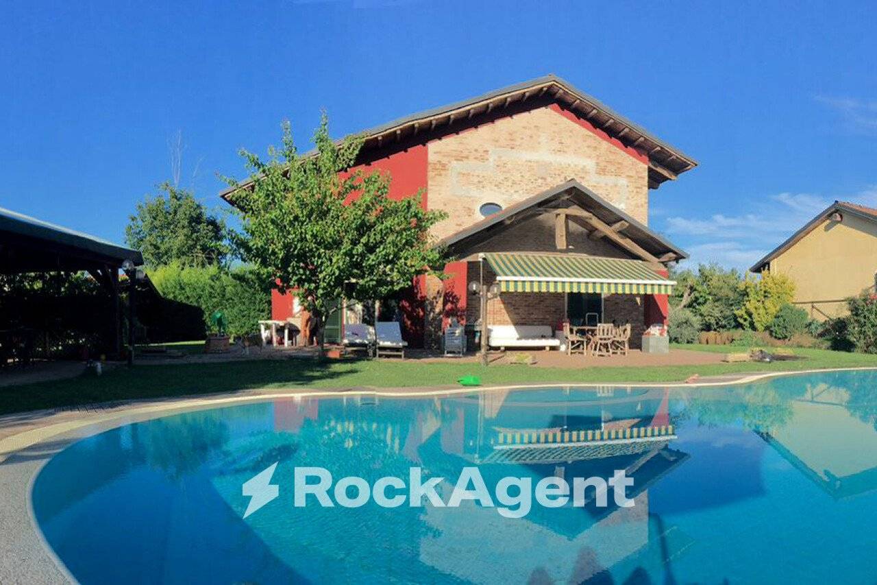 Villa de 4 dormitorios en Racconigi, Italy No. 299882