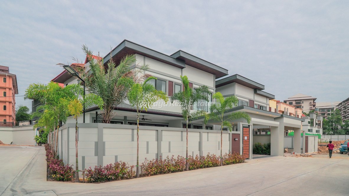 Дом с 4 спальнями в Паттайя, Таиланд № 8211