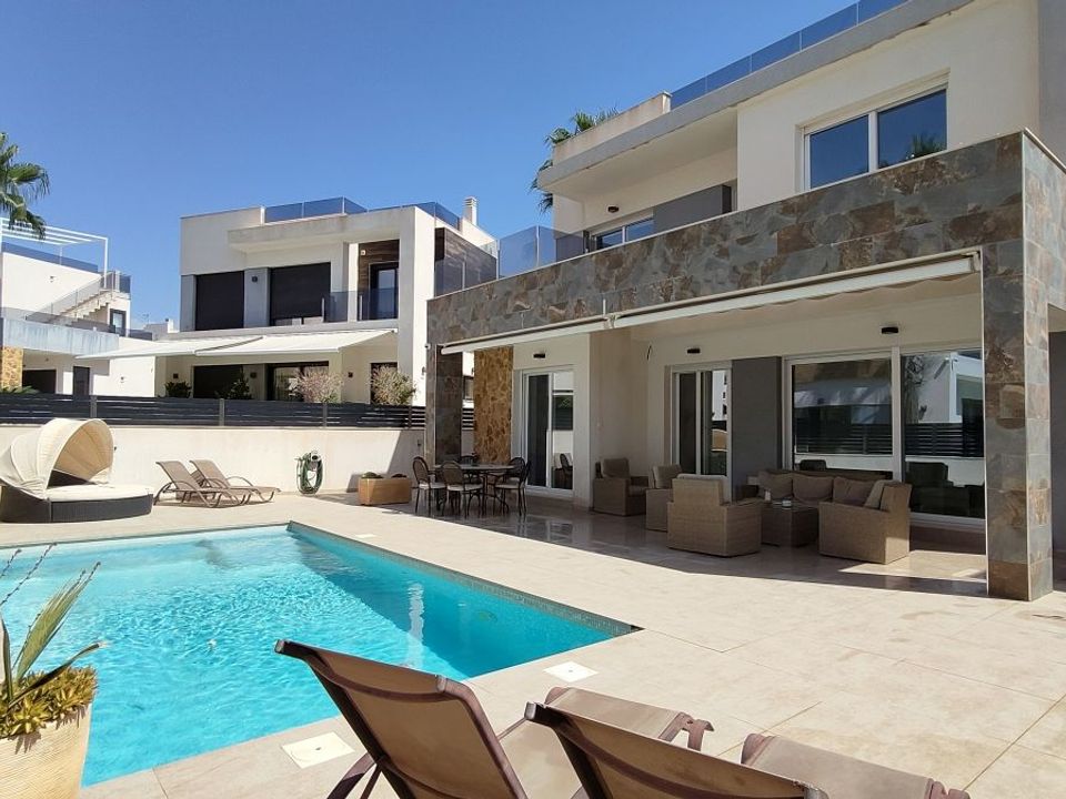 3 bedrooms Villa in Torrevieja, Spain No. 183513