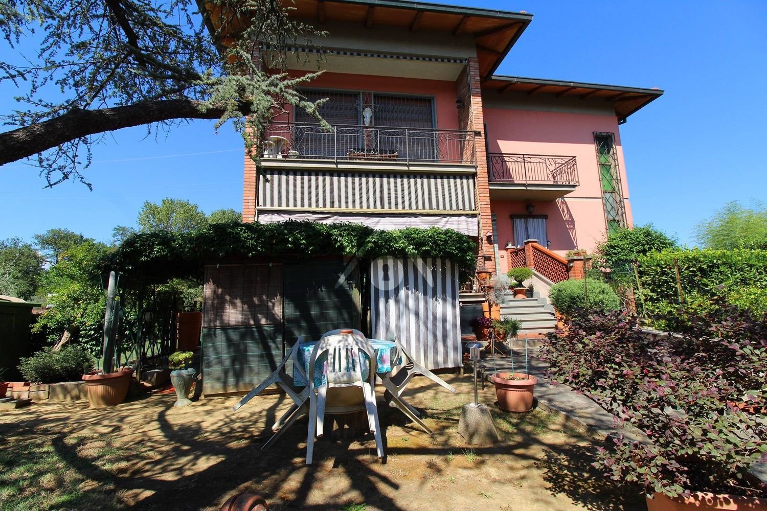 4 bedrooms Villa in Altopascio, Italy No. 362061