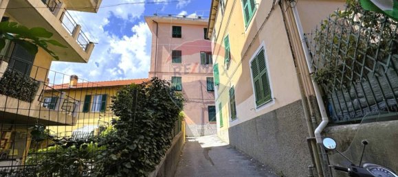 2 Schlafzimmer Wohnung in Genoa, Italy, Nr. 266602 8