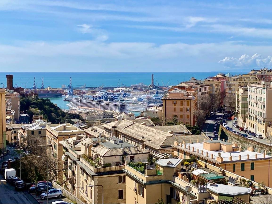 3 bedrooms Apartment in Genoa, Italy No. 36252