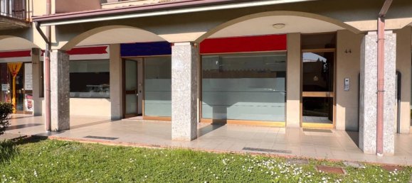 2 rooms Office in Albino, Italy No. 347582 6