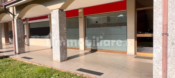 2 rooms Office in Albino, Italy No. 347582 9