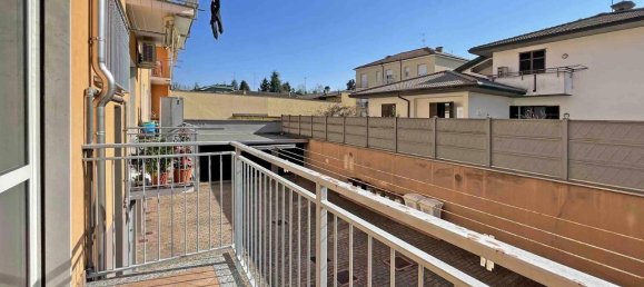 3 rooms Apartment in Cerro Maggiore, Italy No. 37228 10