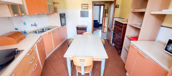 3 rooms Apartment in Florence, Italy No. 174985 2
