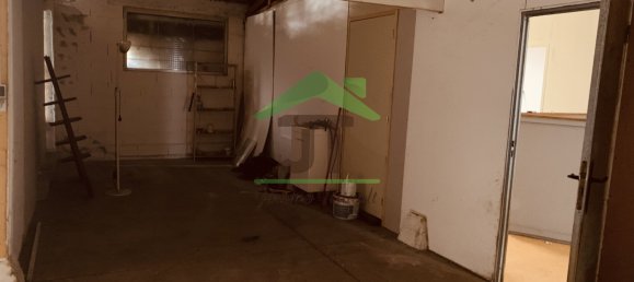 Parkplatz in Chateaudun, France 236m², Nr. 86982 8