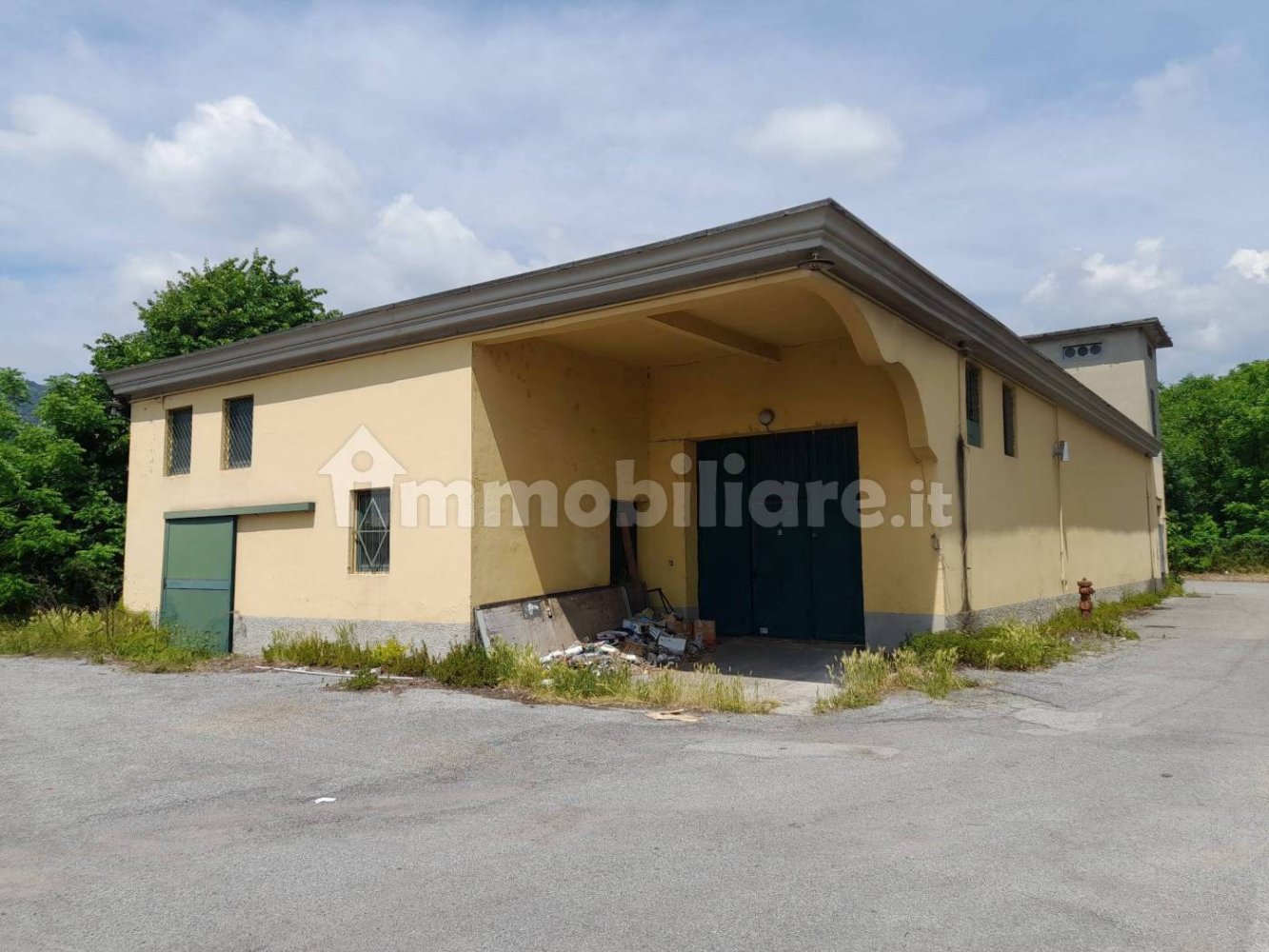 2-Zimmer Gewerbliche Immobilie in Erba, Italy, Nr. 397079