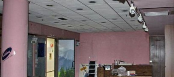 71m² Commercial property in Varese, Italy No. 58549 11