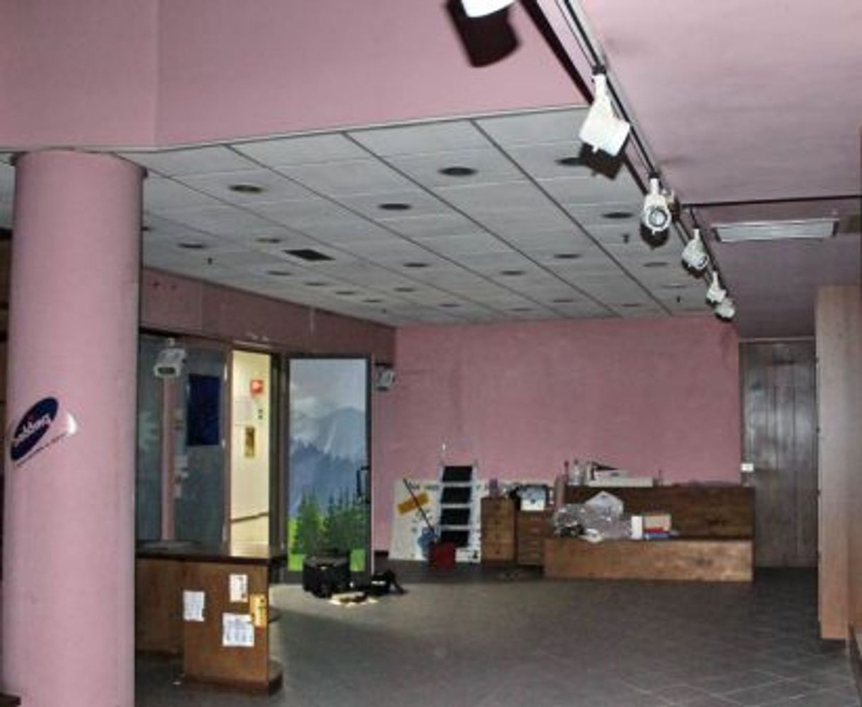 71m² Commercial property in Varese, Italy No. 58549