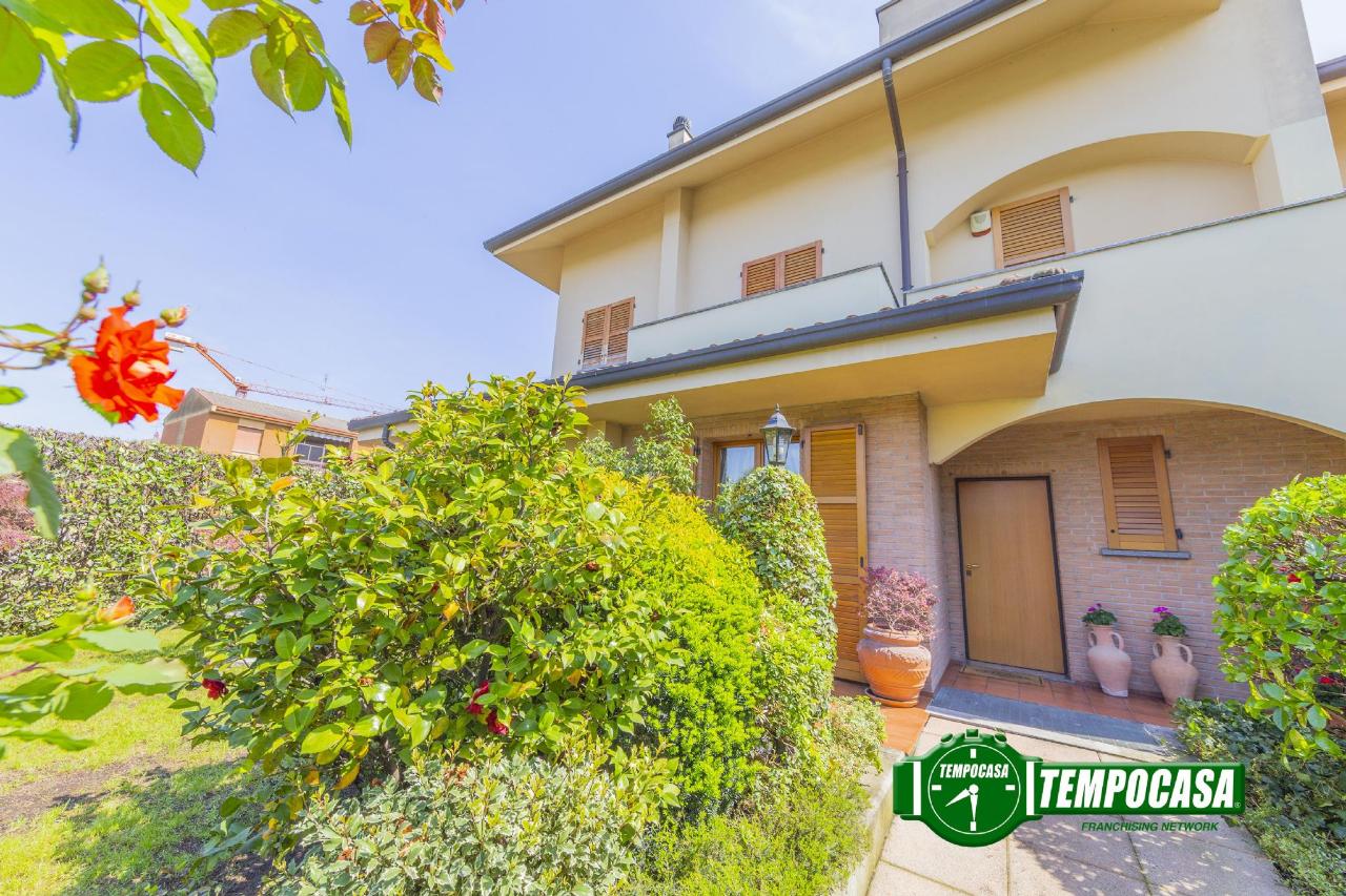 5 rooms Villa in Biassono, Italy No. 9434