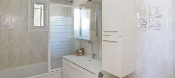 Villa de 3 dormitorios en Marignane, France No. 314659 10