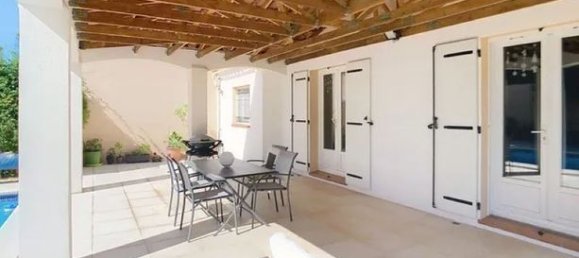 Villa de 3 dormitorios en Marignane, France No. 314659 3