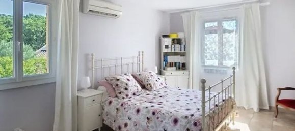 Villa de 3 dormitorios en Marignane, France No. 314659 8