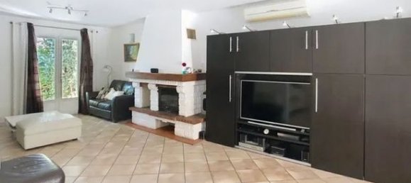Villa de 3 dormitorios en Marignane, France No. 314659 4