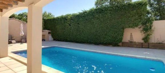 Villa de 3 dormitorios en Marignane, France No. 314659 2