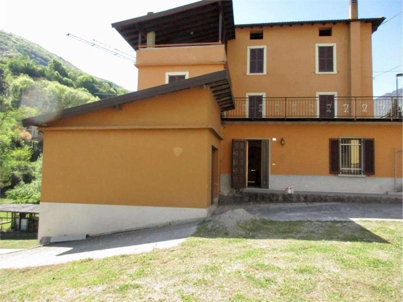 9 rooms House in Sant'Omobono Terme, Italy No. 152962