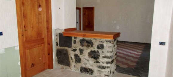 9 rooms House in Sant'Omobono Terme, Italy No. 152962 5